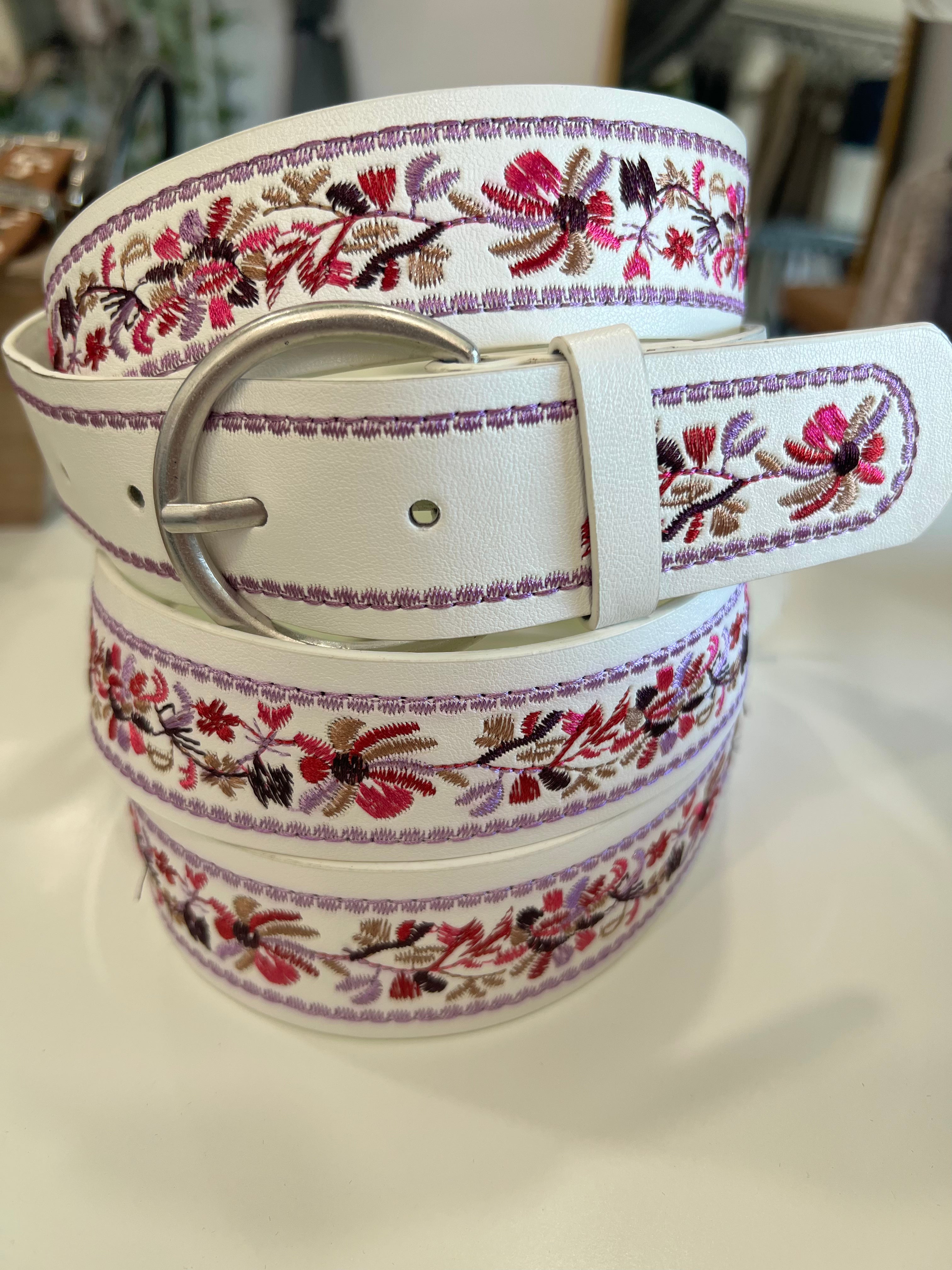 White Embroidered Flower Belt
